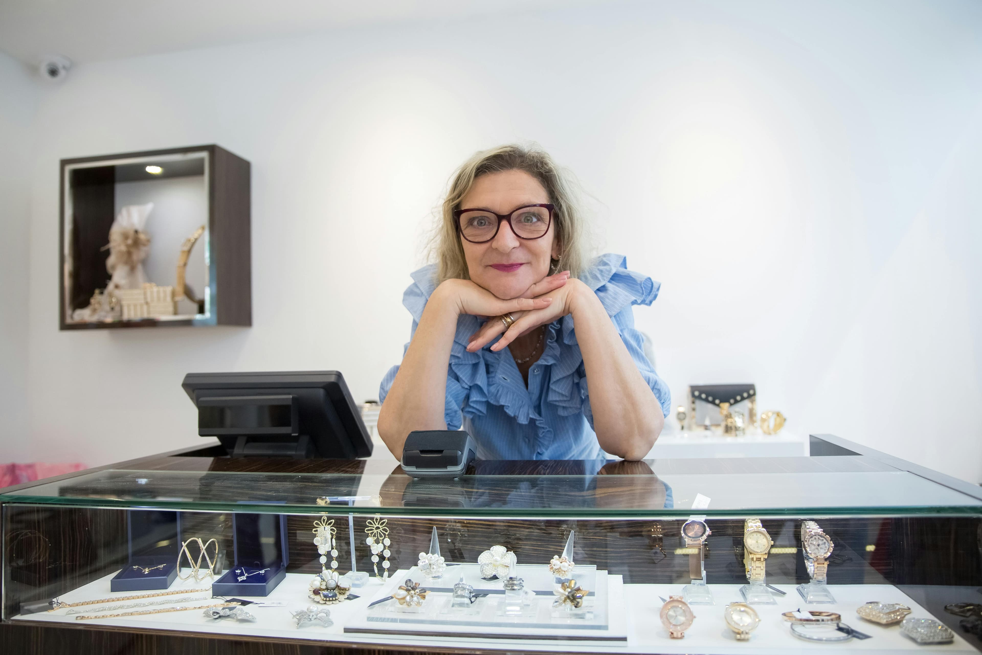 Analhorology store & watch care